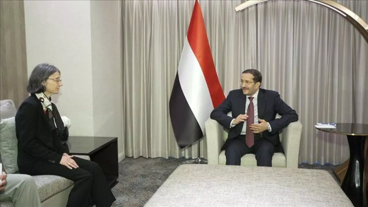 عاجل.. عاجل: تحالف طارق-الزبيدي يفجر صراعاً داخلياً خطيراً… تعزيزات عسكرية مجهولة تصل عدن والمكلا!