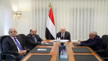 عاجل.. عاجل: العليمي يحذر من انهيار اليمن… “سلطة موازية تهدد الدولة والحوثيون المستفيد الأول”!