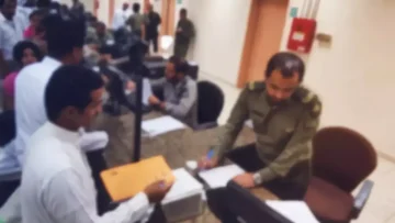 عاجل.. 30 يوماً فقط متبقية.. الجوازات تُسقط غرامات بآلاف الريالات مجاناً بشرط واحد