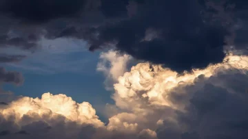 عاجل.. عاجل: إنذار أحمر يضرب 7 مناطق… انعدام كامل للرؤية وصواعق مرعبة!