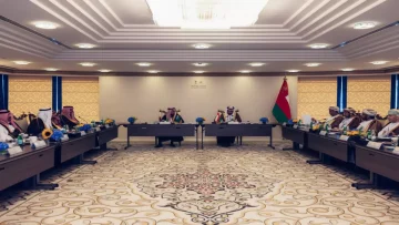 عاجل.. 13 شهراً فقط غيّرت قواعد التجارة الخليجية إلى الأبد.. السعودية وعُمان تحققان في 3 اجتماعات ما تحتاجه التكتلات العالمية لسنوات