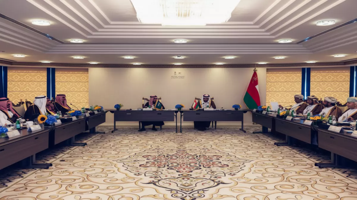 عاجل.. 13 شهراً فقط غيّرت قواعد التجارة الخليجية إلى الأبد.. السعودية وعُمان تحققان في 3 اجتماعات ما تحتاجه التكتلات العالمية لسنوات