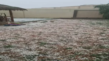 عاجل.. شاهد: سيول جارفة تغرق شقراء والمراكز التابعة لها… أودية تتحول لأنهار في مشهد مذهل!