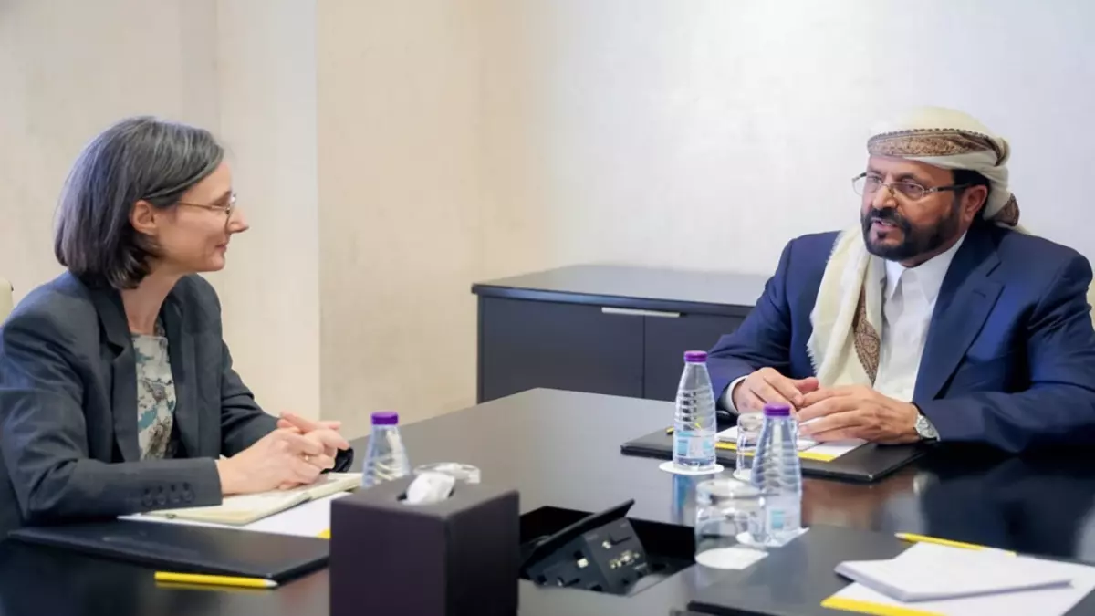 عاجل.. عاجل: العرادة يكشف الخطة السرية للخروج من أزمة اليمن… هل ينجح الموقف الدولي الموحد؟