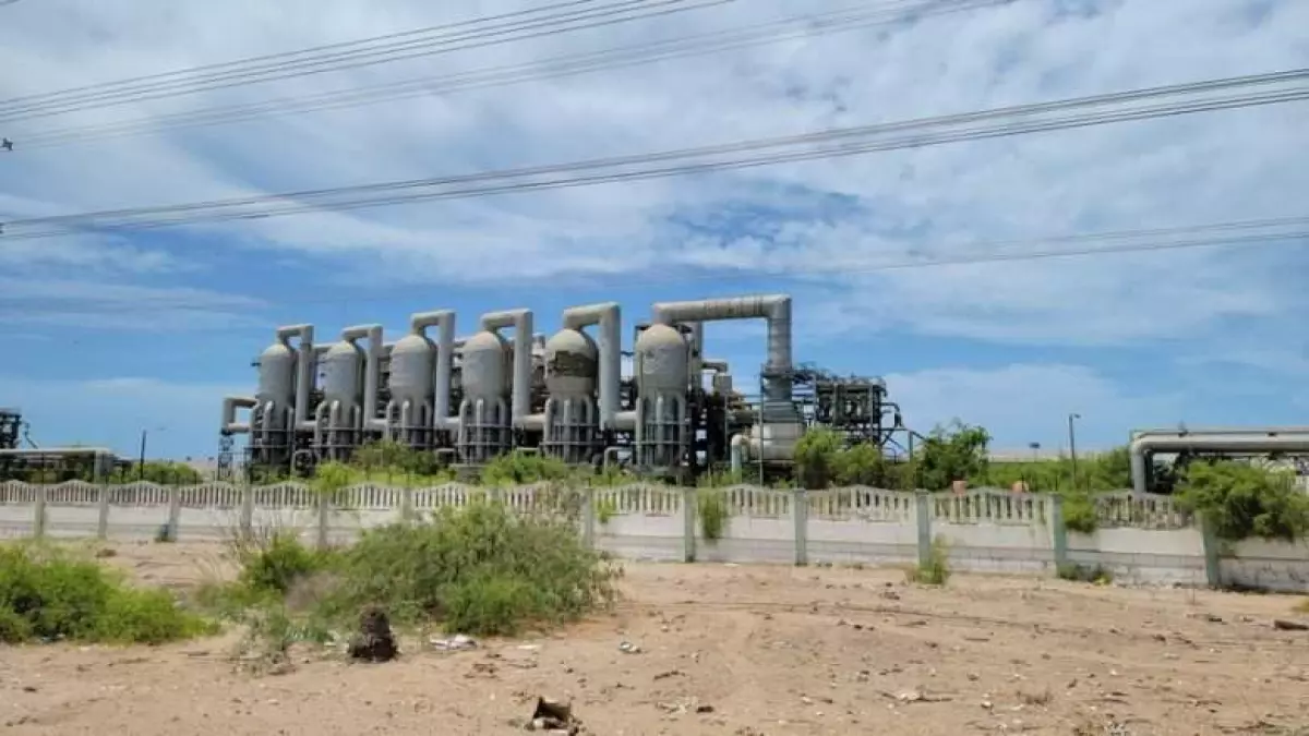 عاجل.. عاجل: كشف الحقيقة الصادمة وراء تحسن الكهرباء في عدن… انخفاض مخيف بنسبة 50% في الأحمال!