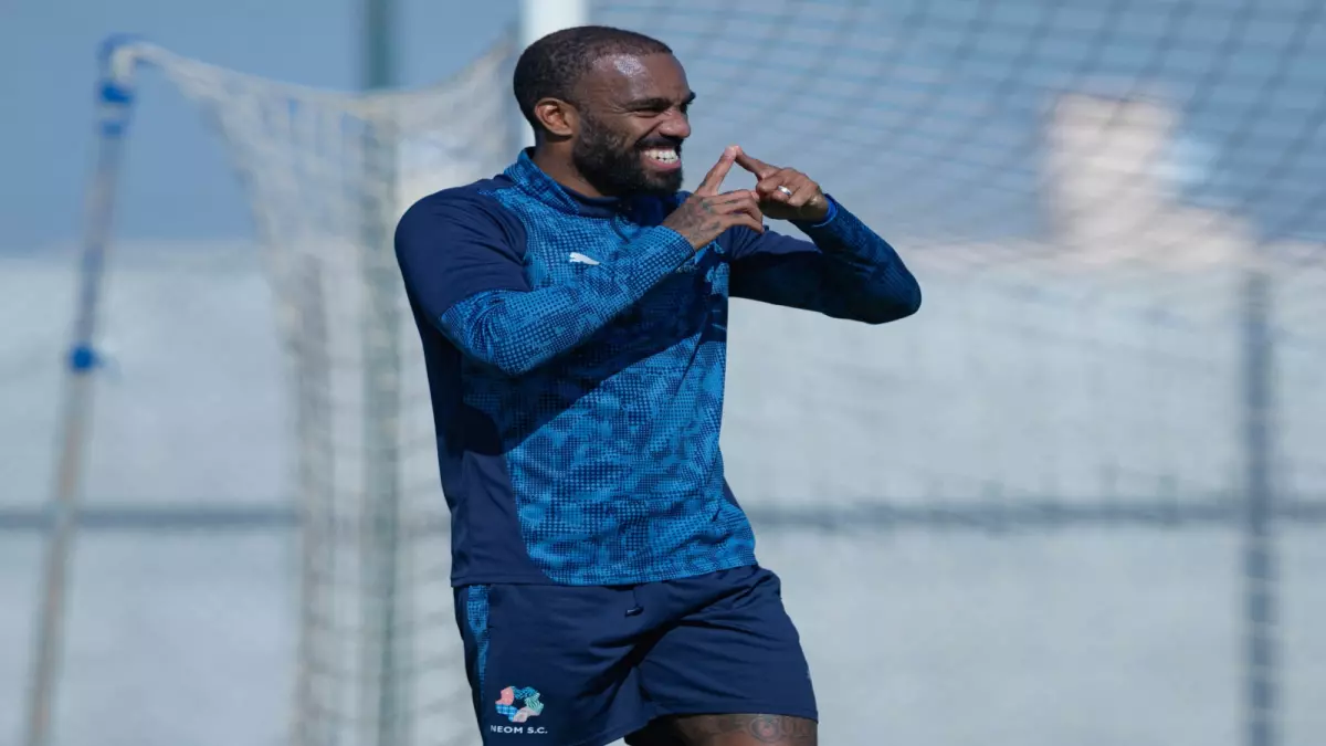 عاجل.. عاجل: لاكازيت يفجر مفاجأة صادمة عن الدوري السعودي… ويختار بنزيما على رونالدو!