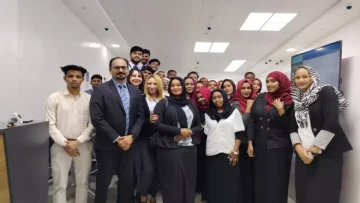 عاجل.. صادم: مواطنو هذه الدولة يقفون يومين كاملين لدفع رسوم التأشيرة السعودية… والسبب محير!