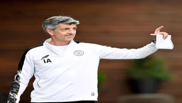 عاجل.. عاجل: الشباب ينفي بشكل قاطع إقالة ألجواسيل قبل ساعات من مواجهة الاتحاد الحاسمة!