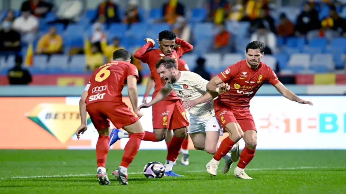 عاجل.. عاجل: مفاجأة القادسية تنقذه من الهزيمة أمام ضمك في الدقائق الأخيرة… والنتيجة تهز جدول الترتيب!