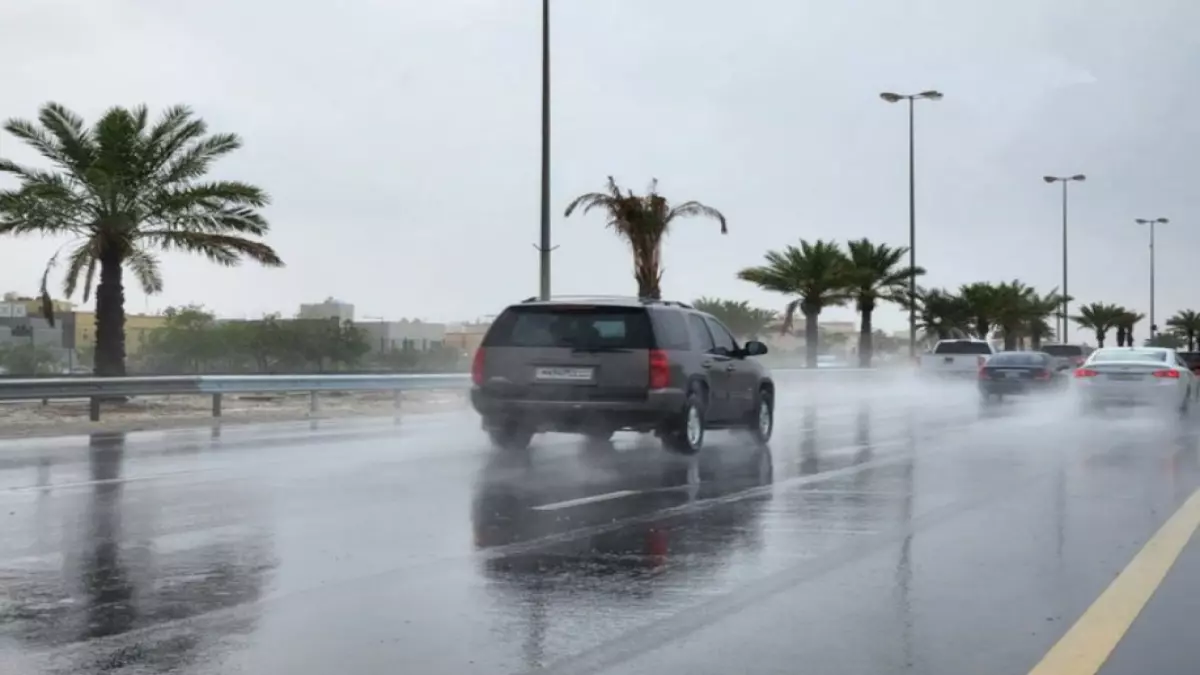 عاجل.. عاجل: عاصفة جوية تضرب 13 منطقة في السعودية… رياح بـ50 كم/ساعة وأمطار رعدية تشل الحركة!