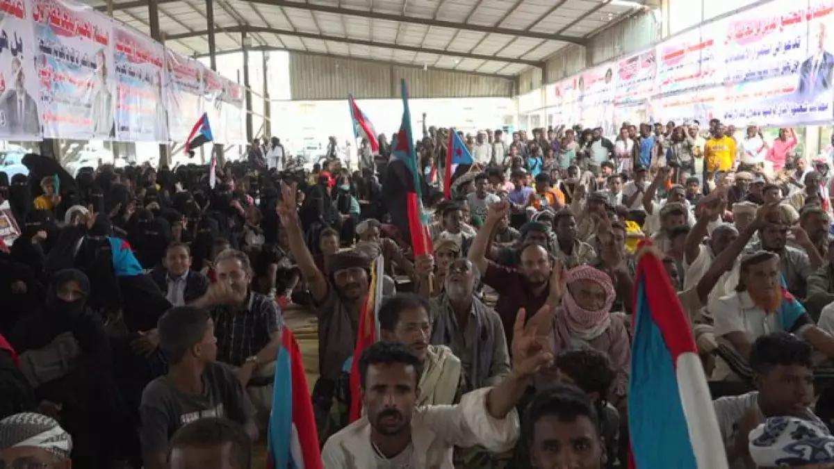 عاجل.. عاجل: المجلس الانتقالي يعلن اقترابه من إعلان دولة الجنوب رسمياً… والسعودية تطالب بانسحاب القوات فوراً!