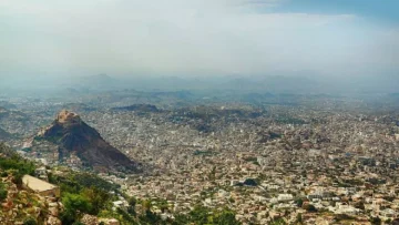 عاجل.. عاجل: موجة برد قطبية تضرب اليمن والأرصاد تحذر المواطنين… أمطار مفاجئة تغطي السواحل!