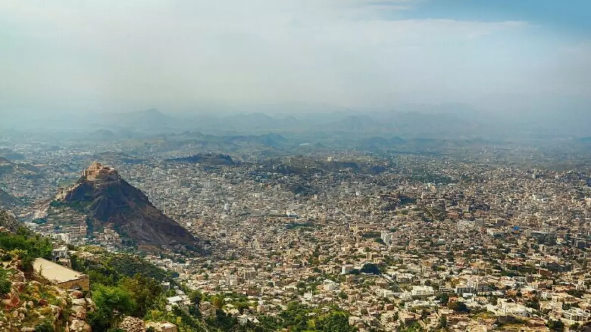 عاجل.. عاجل: موجة برد قطبية تضرب اليمن والأرصاد تحذر المواطنين… أمطار مفاجئة تغطي السواحل!