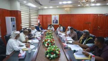 عاجل.. عاجل: محافظ المهرة يُقر موازنة صندوق النظافة 2026 رغم الأزمة المالية… هل تنقذ الخدمات من الانهيار؟