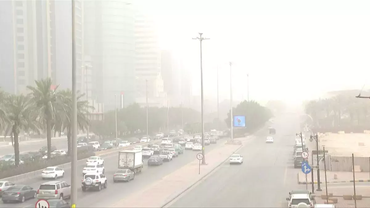 عاجل.. عاجل: عاصفة ترابية تضرب السعودية وتحول الرؤية لصفر… السلطات تحذر السائقين!