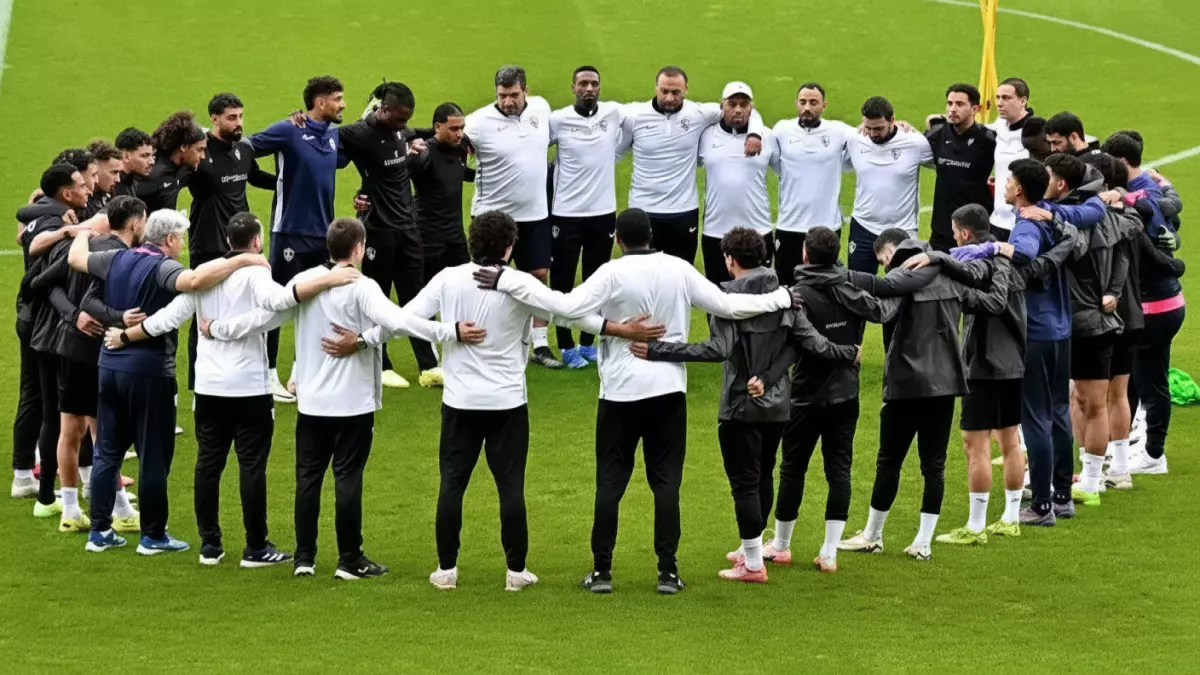 عاجل.. عاجل: الزمالك يصدم لاعبيه برسالة واتس آب غامضة قبل مواجهة الاتحاد – ما السر؟