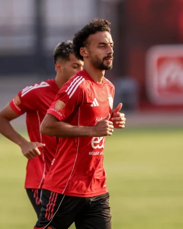 عاجل.. صدمة مدوية.. نجم الأهلي يقترب من الرحيل بنهاية الموسم