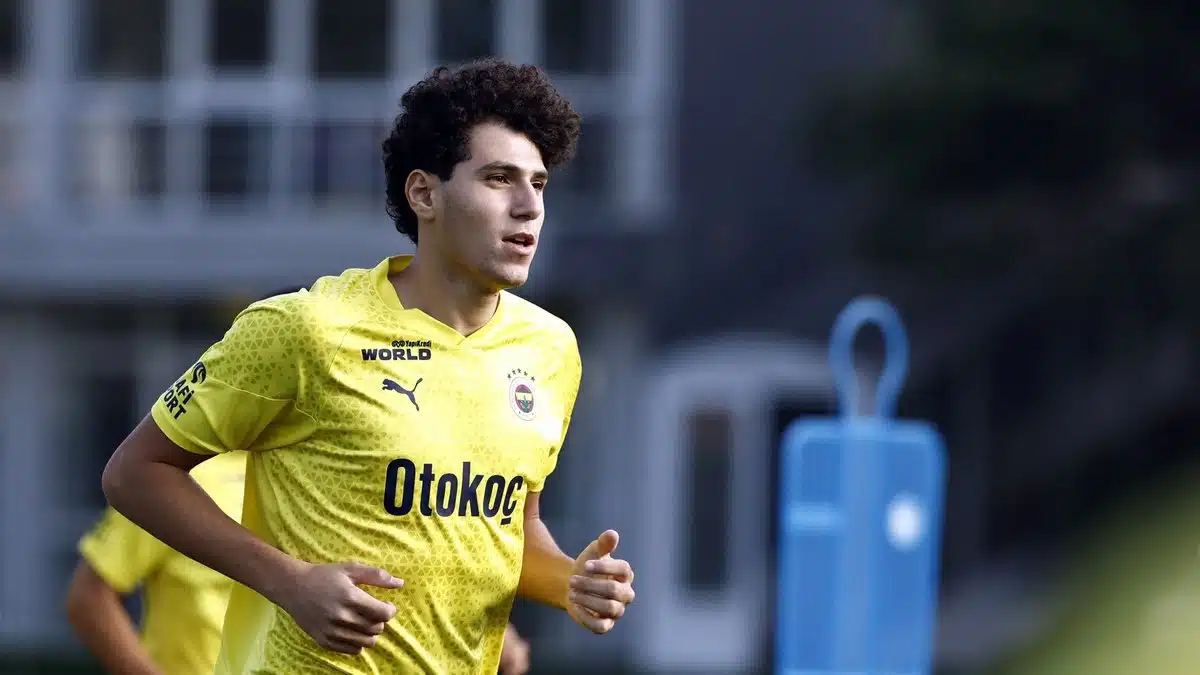 عاجل.. بعد ضم الثنائي.. مفاضلة توروب تحسم ملامح خط دفاع الأهلي في يناير