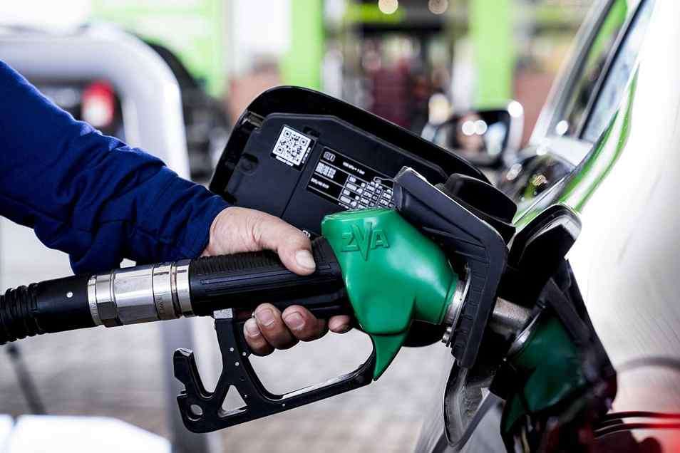 الإمارات ترفع أسعار البنزين لشهر يونيو والـ “سوبر 98” يصل إلى 3.95 درهم للتر
