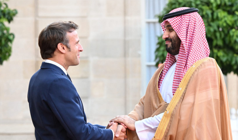 ولي العهد السعودي والرئيس الفرنسي يبحثان تطورات الأوضاع في المنطقة