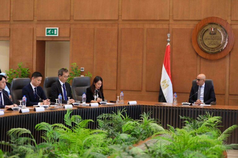 اعتماد 38 مدربًا.. وزير التعليم ونائب رئيس 