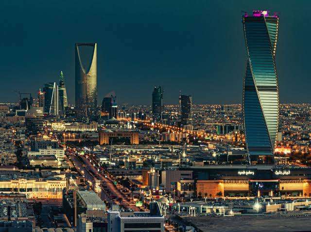 الرياض تعتمد “ساعات العمل المرنة” للموظفين الإداريين وتستثني الصحة والتعليم | تفاصيل