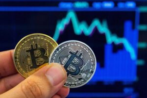 بتكوين تهبط دون 60 ألف دولار للمرة الأولى منذ أكتوبر 2024