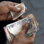 بسبب تقلبات النفط والمبيعات الأجنبية.. الروبية الهندية تتجه نحو الانخفاض وتوقعات بوصول الدولار لـ 100 روبية