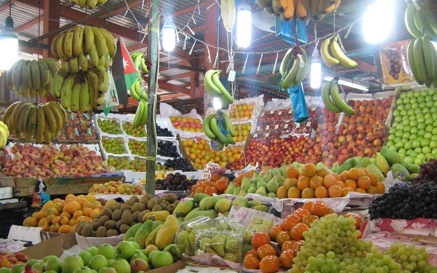 تراجع التفاح وارتفاع الطماطم.. أسعار الفاكهة والخضروات اليوم الخميس