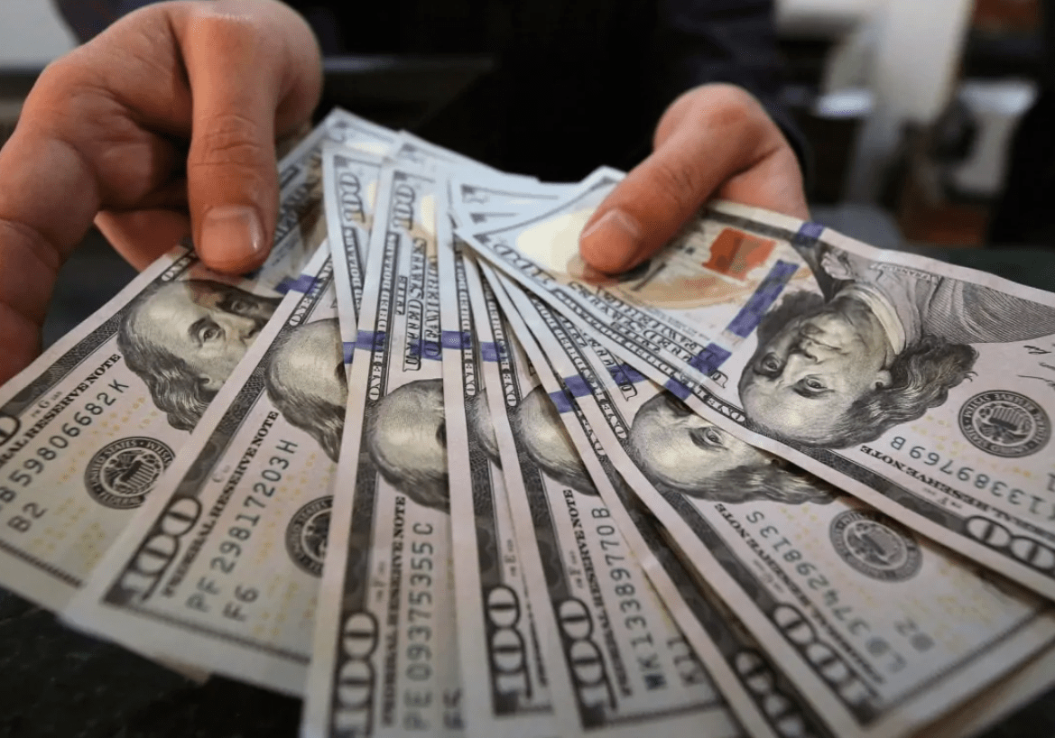 تراجع جديد في سعر الدولار أمام الجنيه بالبنوك منتصف تعاملات اليوم.. آخر تحديث