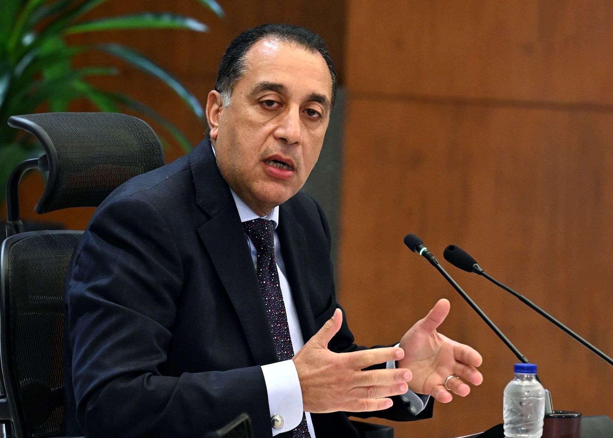 رئيس الوزراء: خفض الفقد الكهربائي إلى 4% وتوطين صناعة النقل السككي