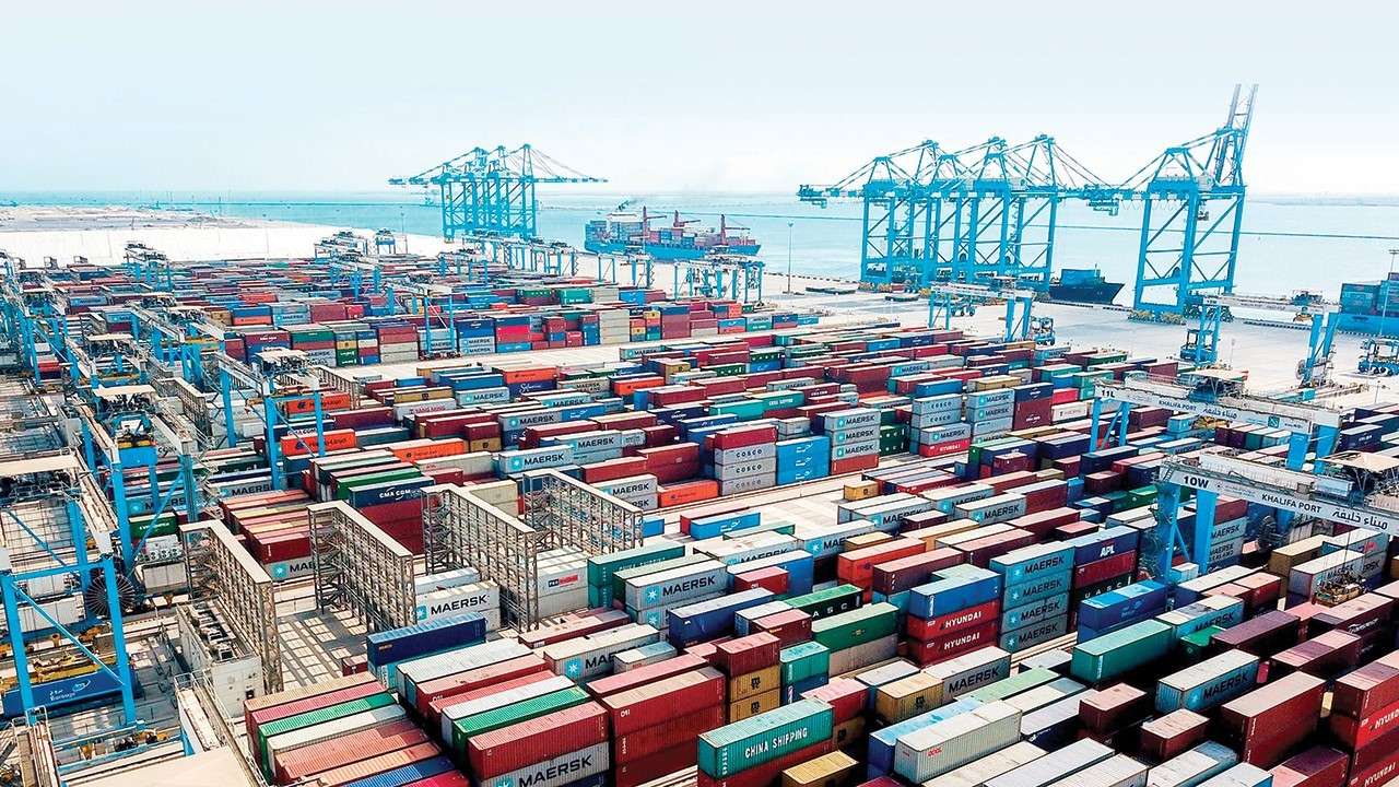 موانئ أبوظبي تستهدف 90% من "الإسكندرية لتداول الحاويات" بسعر أعلى