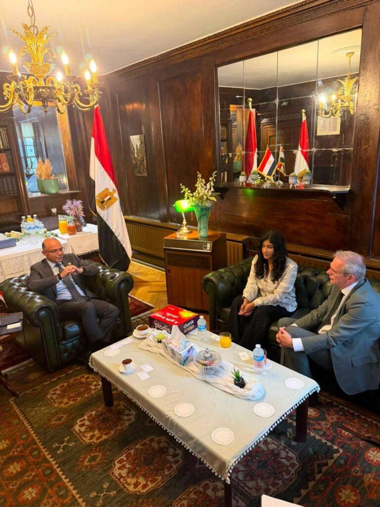 وزير الاستثمار يبحث مع شركة 