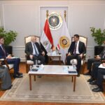 وزير الصناعة يبحث مع سفير ألمانيا توطين صناعة السيارات بمصر