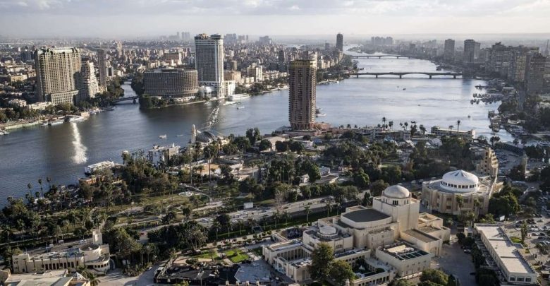 استطلاع رويترز: اقتصاد مصر يظهر مرونة أمام صدمات المنطقة وتوقعات بنمو 4.8%