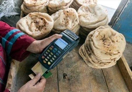 رغيف الخبز من 20 قرشًا لـ 1.5 جنيه.. لماذا تزداد المخاوف من تطبيق الدعم النقدي؟