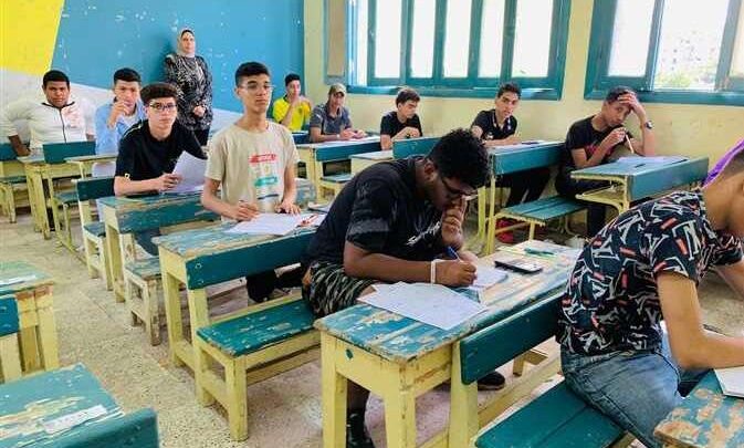 عاجل.. تشكيل لجنة لإعادة امتحان الكيمياء لطلبة الثانوية العامة | مصدر يكشف مفاجأة