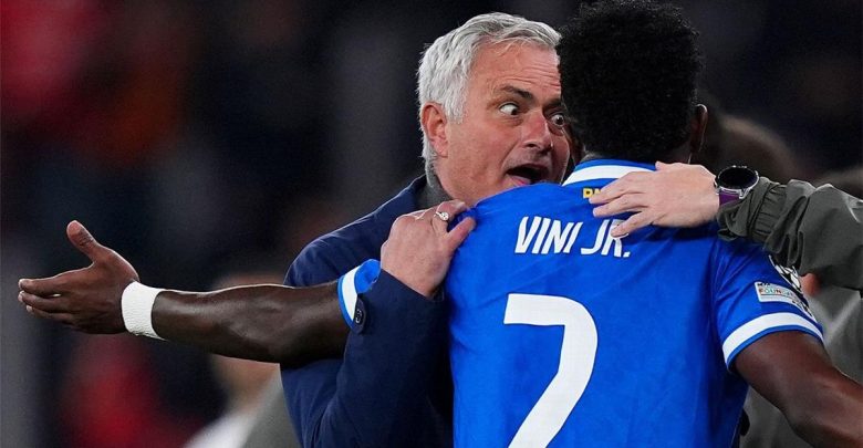 مورينيو يُبلغ ريال مدريد بموقفه من رحيل فينيسيوس جونيور
