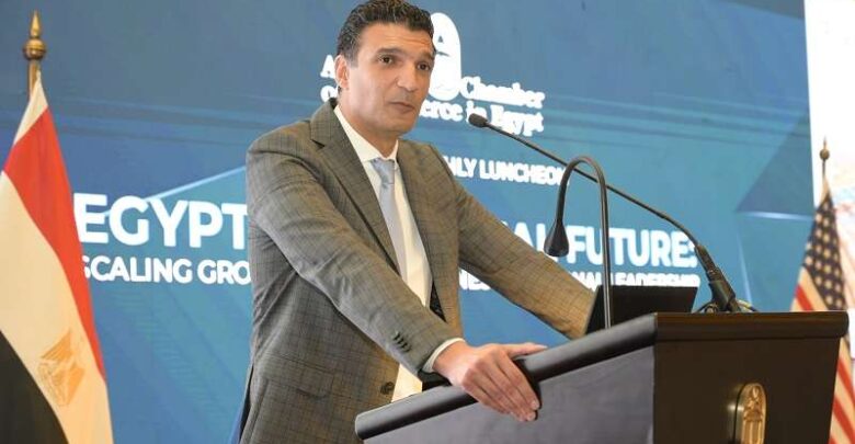 وزير الصناعة يبحث مع سفير اليونان سبل تحويل مصر إلى مركز إقليمي لتصدير الصناعات الأوروبية