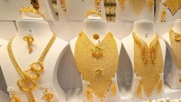 15 جنيهًا تراجعًا في سعر الذهب الآن.. وعيار 21 يسجل 6615 جنيهًا