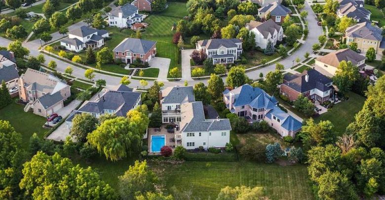 أزمة القدرة على السكن تتفاقم بأمريكا.. وأسعار المنازل تسجل مستويات قياسية وسط رهانات على قانون جديد