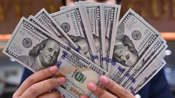 أسعار الدولار في البنوك المصرية اليوم يسجل 50.35 جنيه في البنك المركزي