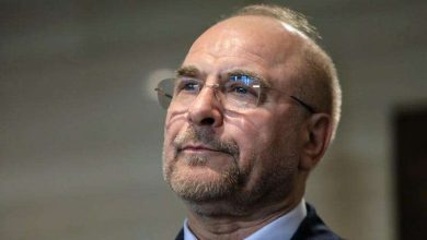 إيران تتهم وزير الخزانة الأمريكي بالكذب بشأن عبور 130 مليون برميل نفط عبر مضيق هرمز
