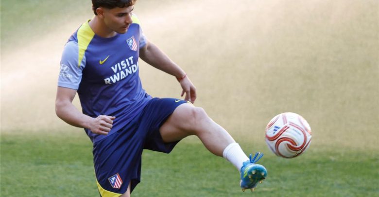 "التمرد غير مستبعد".. ماركا تكشف مستجدات موقف ألفاريز من الانضمام إلى برشلونة