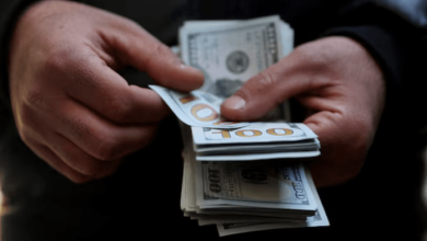 الدولار يقترب من أدنى مستوياته في 3 أشهر.. وارتفاع عوائد السندات يربك الأسواق
