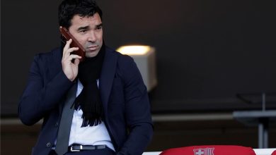 برشلونة يفكر في التعاقد مع مهاجم مثير للجدل