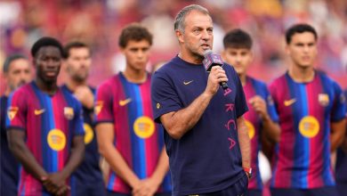 بسبب قرار فليك.. لاعب برشلونة يطلب الرحيل