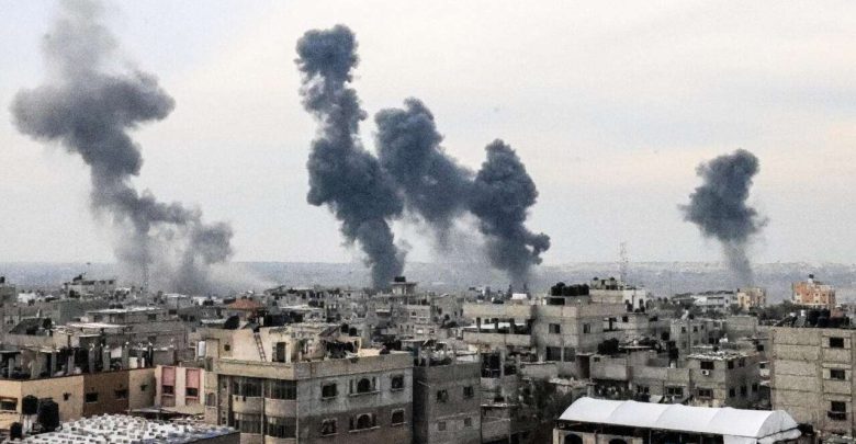 بعد نزع السلاح.. غارتان إسرائيليتان تقتلان فلسطينيين وتدمران مستودعي أدوية في غزة