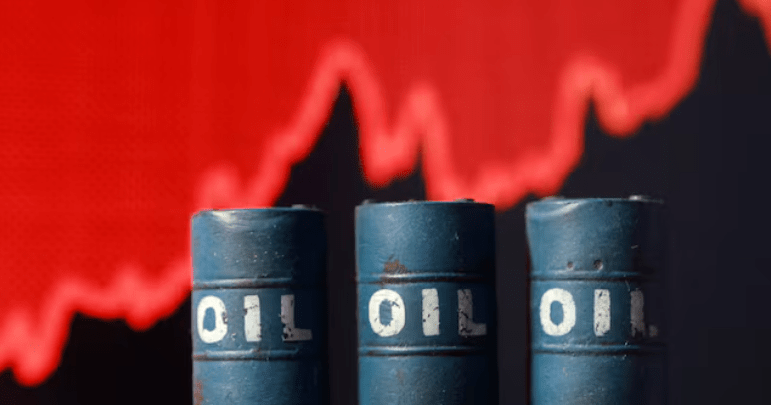 تراجع حاد يضرب أسعار النفط بعد تراجع ترامب عن ضرب إيران وإعلانات أوبك+