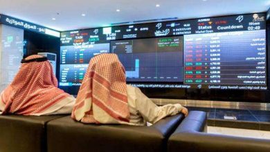 تراجع معظم بورصات الخليج بضغط من توترات مضيق هرمز وتعثر المفاوضات الأمريكية الإيرانية